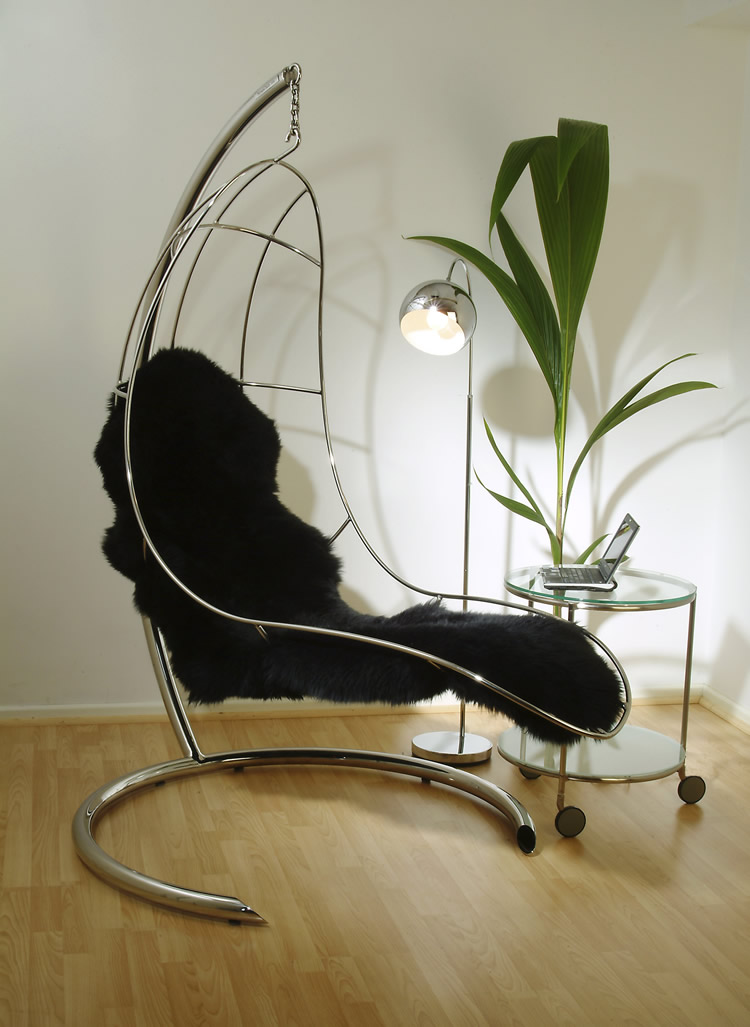 nirvana chair shiny with black sheepskin